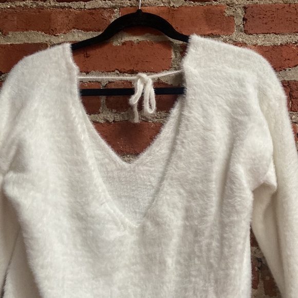 Forever 21 fluffy crop aweater - Picture 4 of 6